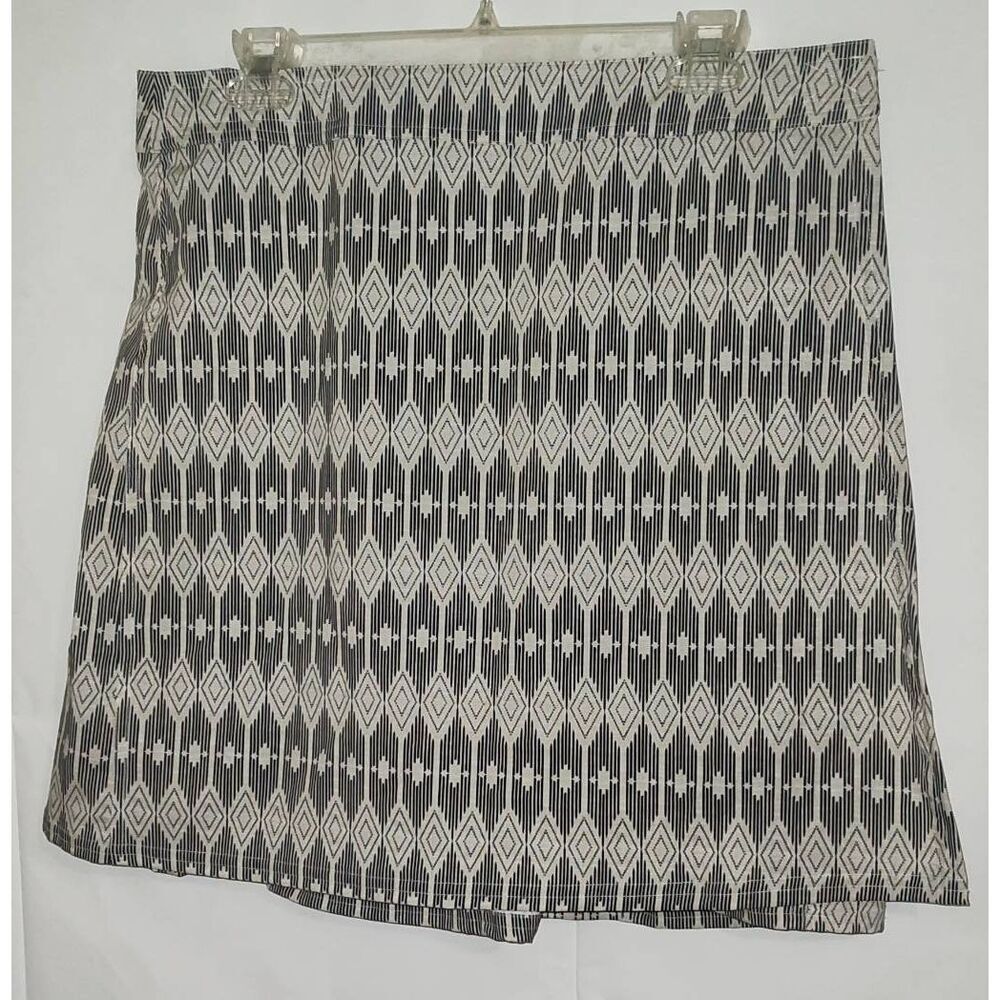 Women's Geometric Print Swim Coverup Skirt - Black & White